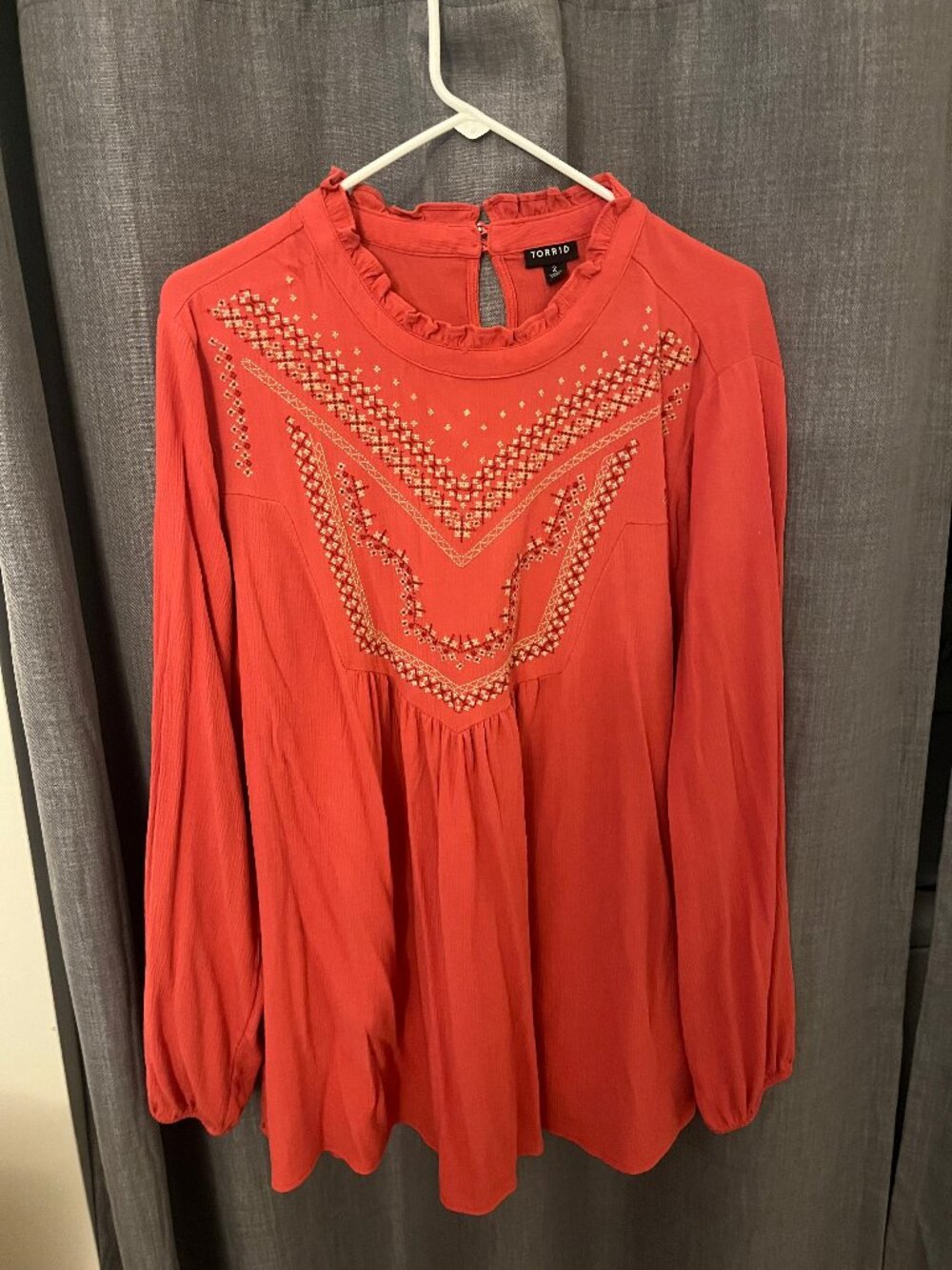 Torrid Size 2 Rust Embroidered Boho Peasant Blouse Ruffle Neck Keyhole
